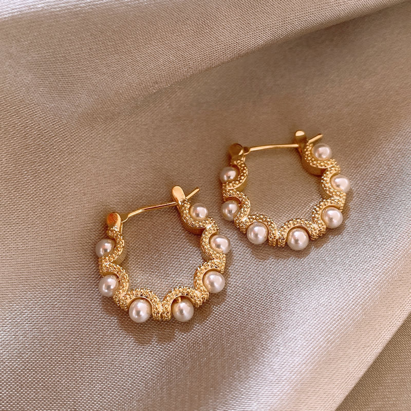 Romantic Pearl Earring for Special Moments