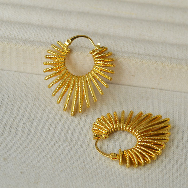 Charming Gold Earring for Any Occasion