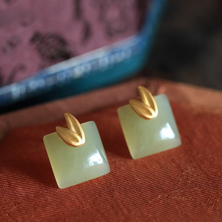 Romantic Gold Earring for Special Moments