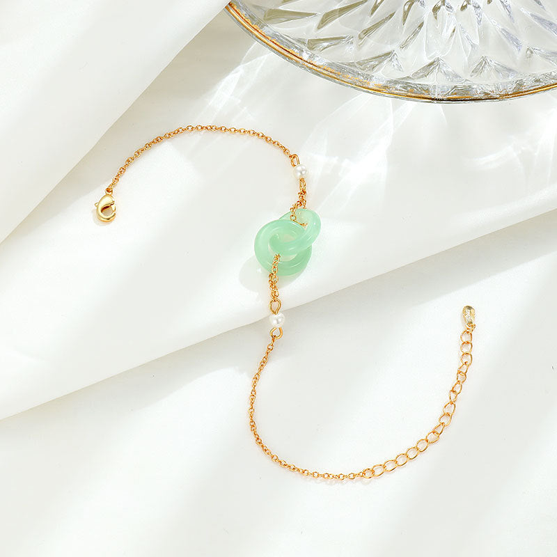 Classic Gold Bracelet with Timeless Appeal
