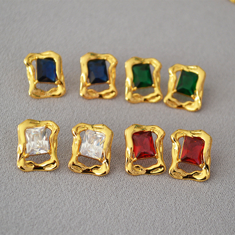 Classic Gold Earring with Timeless Appeal