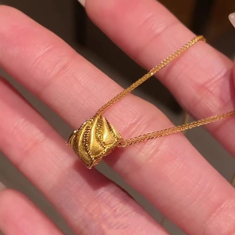 Charming Piece for Any Occasion