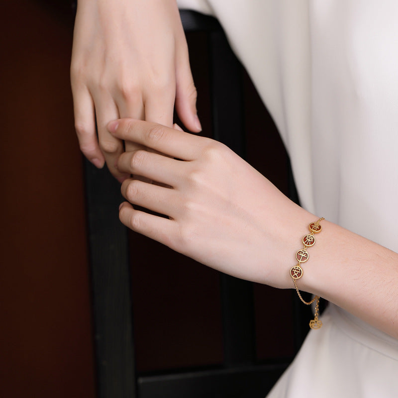 Classic Gold Bracelet with Timeless Appeal