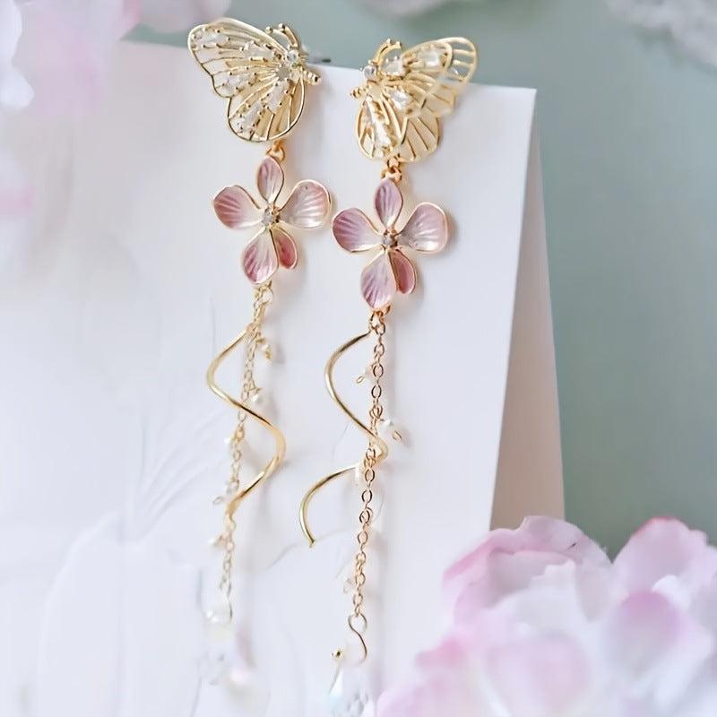 Romantic Gold Earring for Special Moments