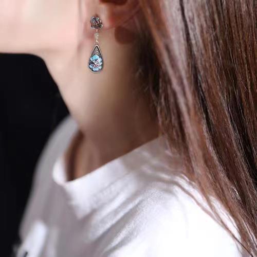 Charming Piece for Any Occasion