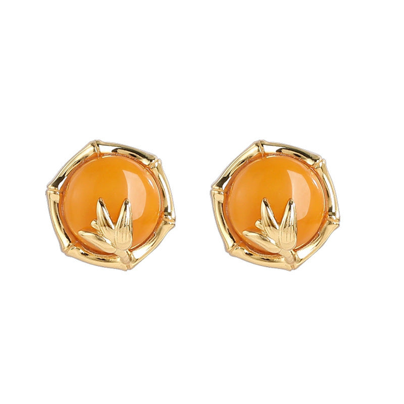 Charming Gold Earring for Any Occasion
