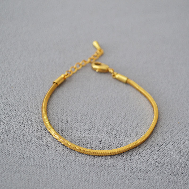 Classic Gold Bracelet with Timeless Appeal