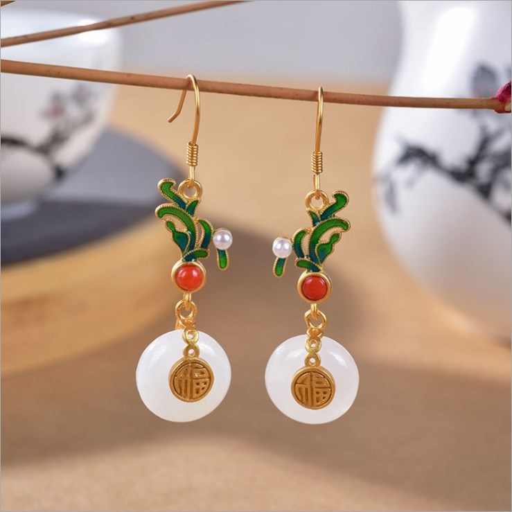 Beautiful Gold Earring with Unique Style