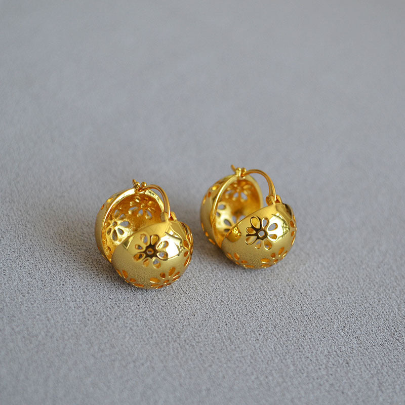 Charming Gold Earring for Any Occasion