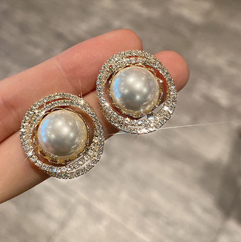 Romantic Pearl Earring for Special Moments