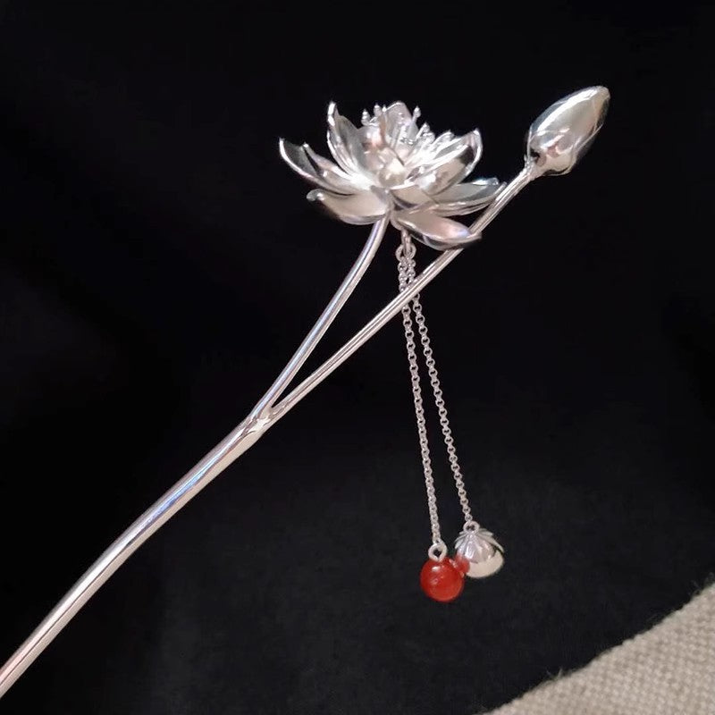 Classic Silver Piece with Timeless Appeal
