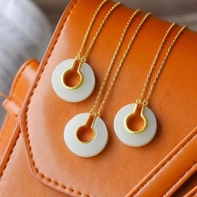 Classic Silver Necklace with Timeless Appeal