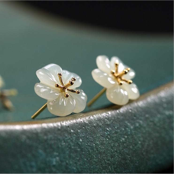 Beautiful Gold Earring with Unique Style