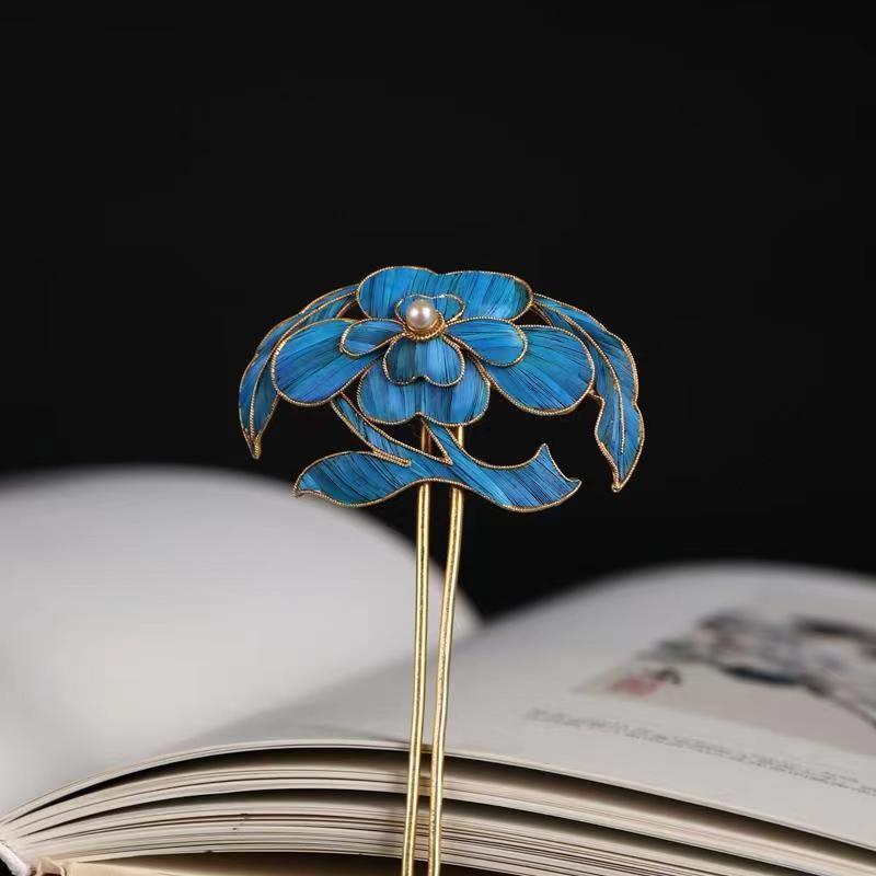 Charming Silver Piece for Any Occasion