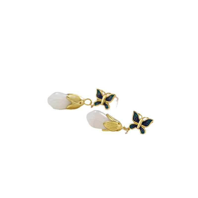 Charming Silver Earring for Any Occasion