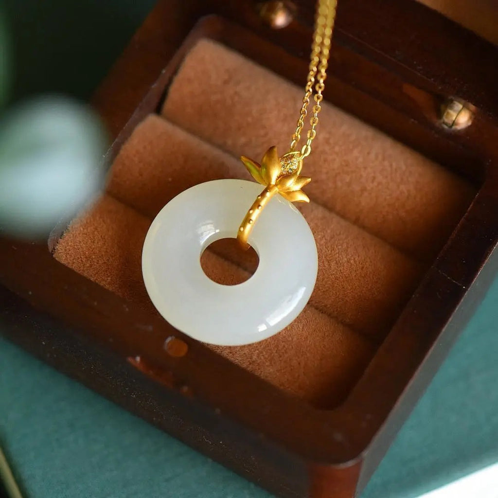 Romantic Gold Necklace for Special Moments