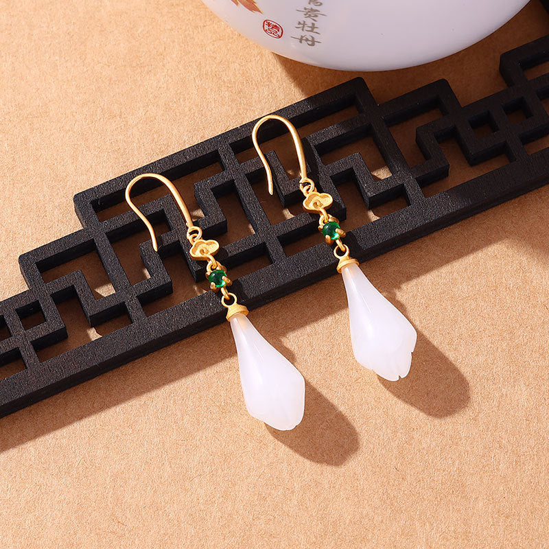 Charming Gold Earring for Any Occasion
