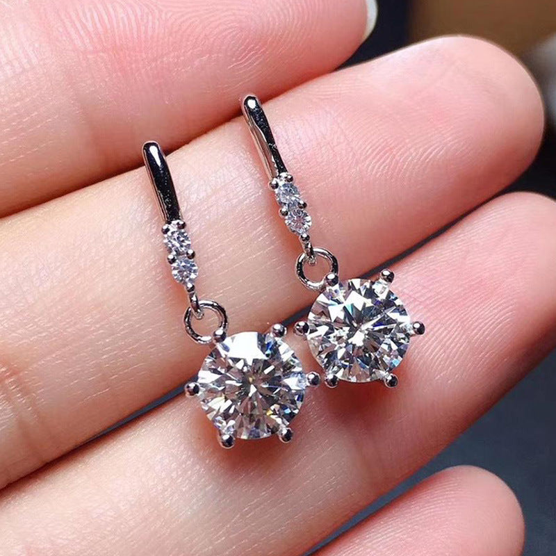 Classic Gold Earring with Timeless Appeal