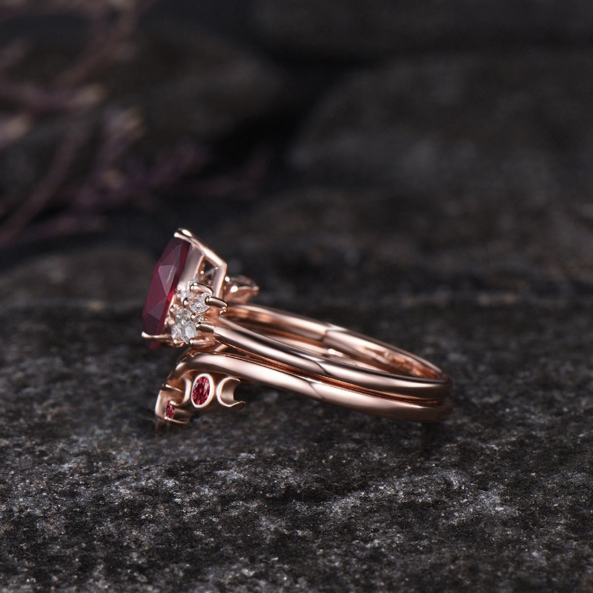 Classic Gold Ring with Timeless Appeal
