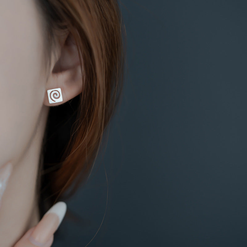 Charming Earring for Any Occasion