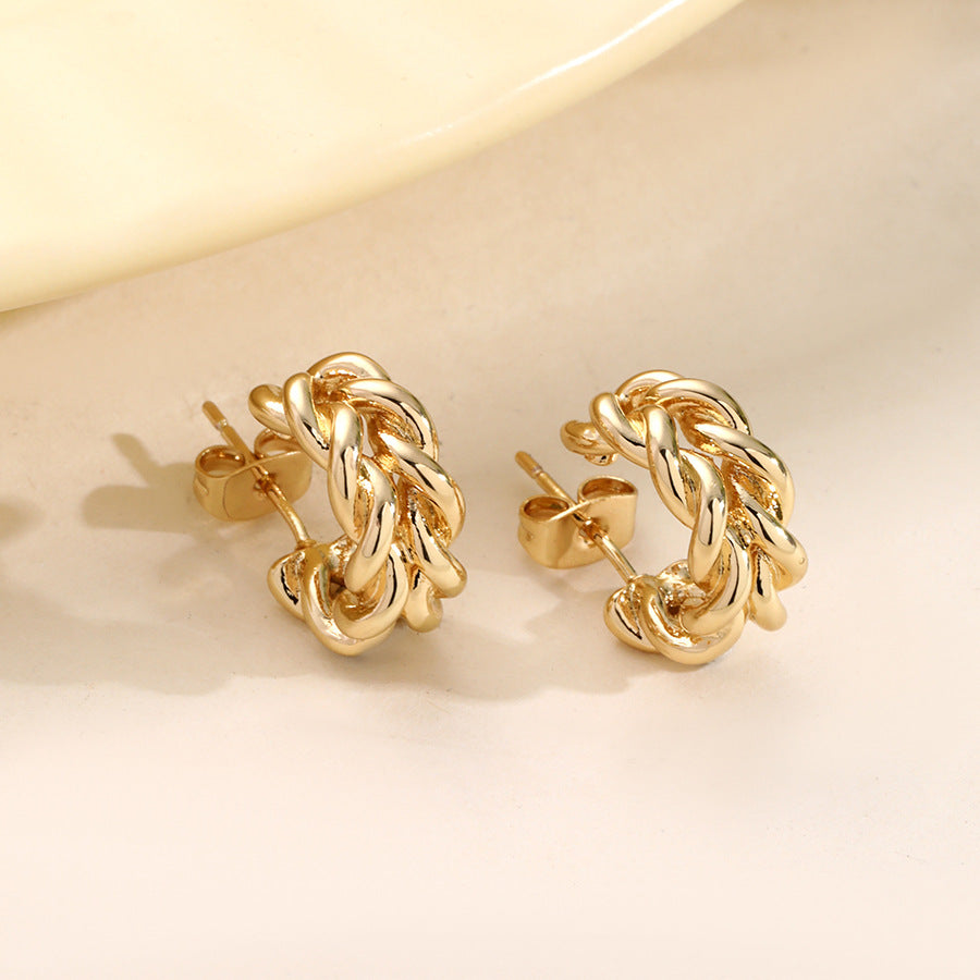 Romantic Gold Earring for Special Moments