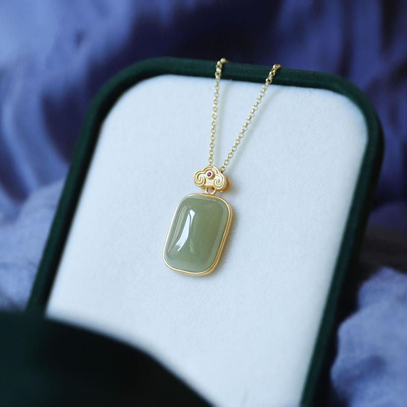 Stunning Gold Necklace for Daily Wear