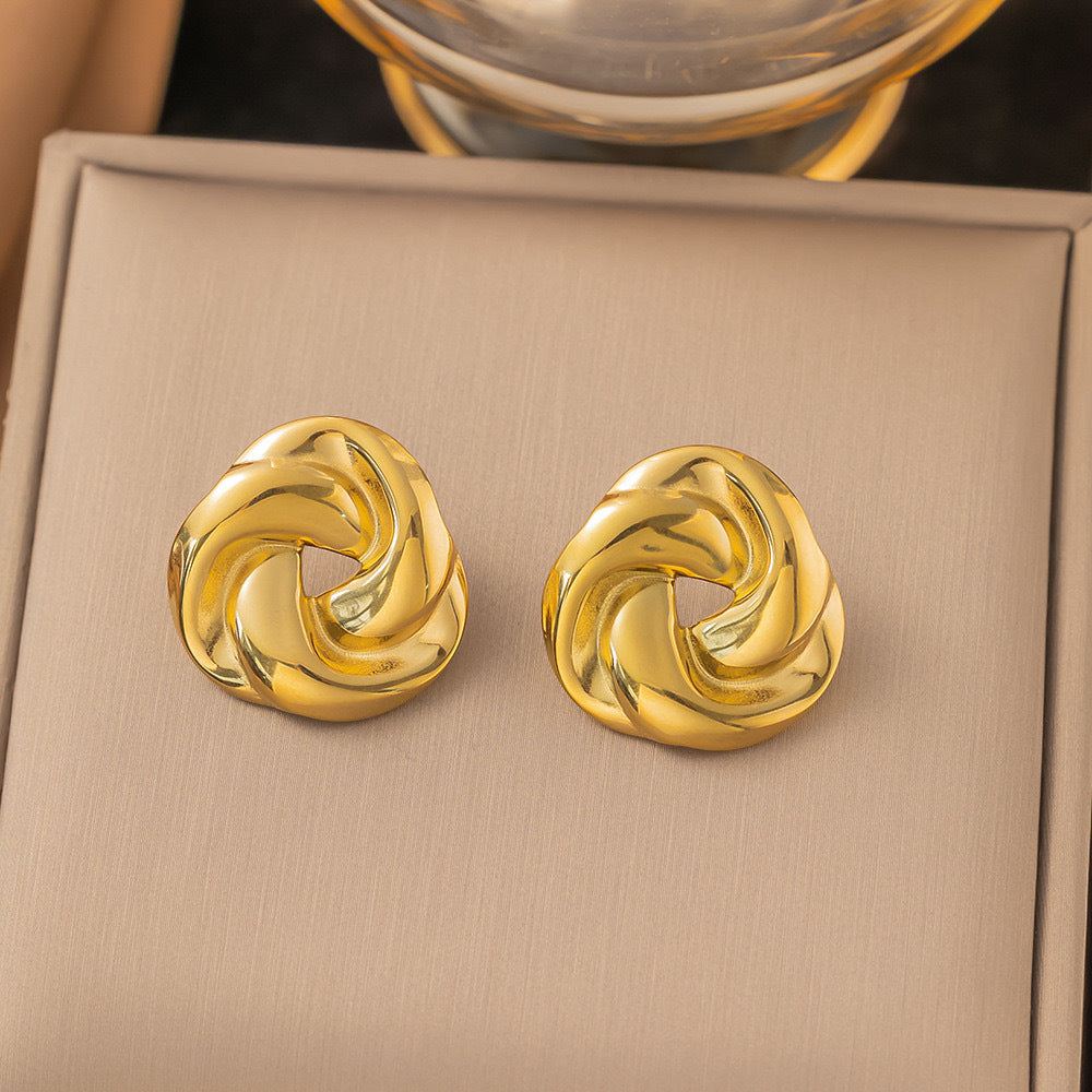 Charming Earring for Any Occasion