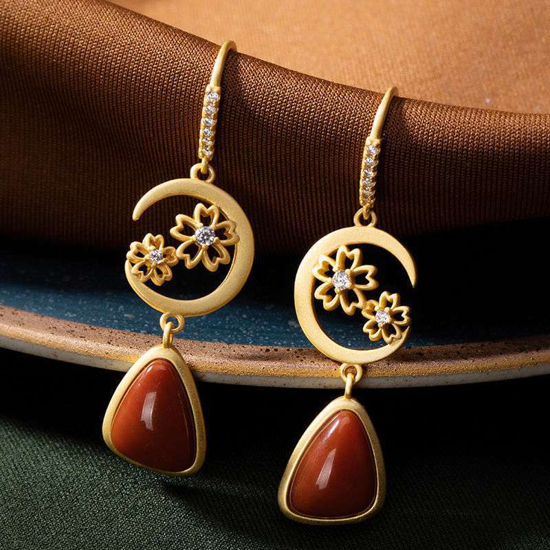 Romantic Gold Earring for Special Moments