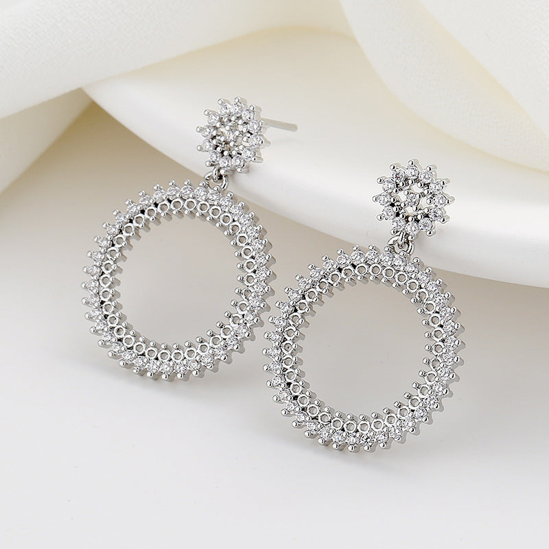 Charming Silver Earring for Any Occasion