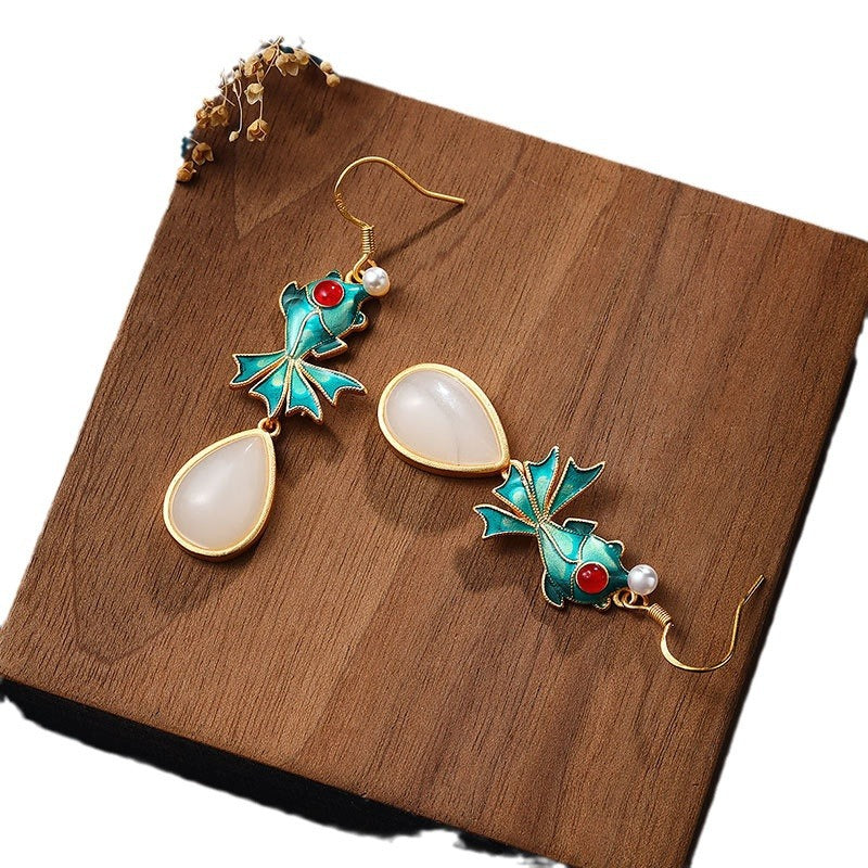 Romantic Silver Earring for Special Moments