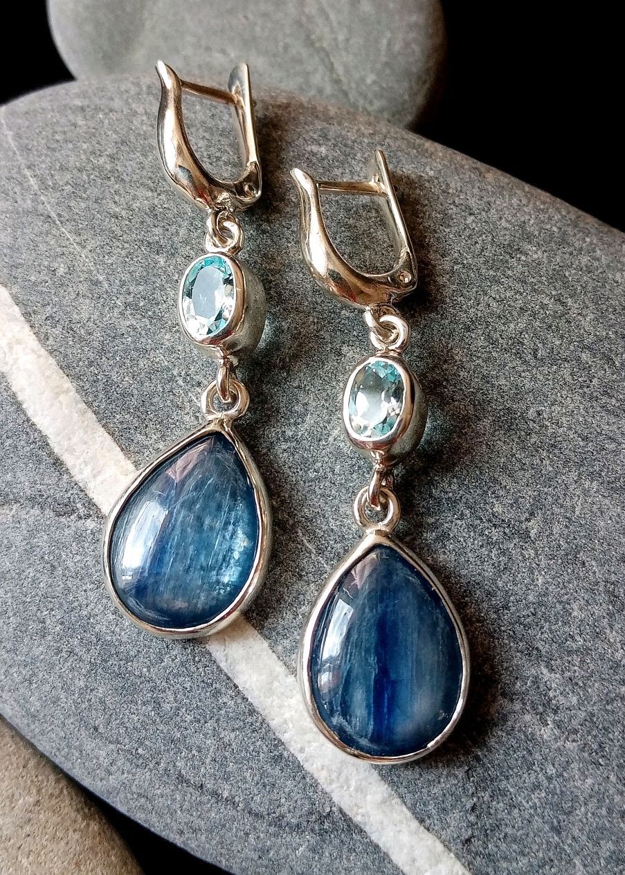 Charming Silver Earring for Any Occasion
