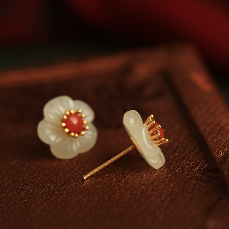 Charming Silver Earring for Any Occasion