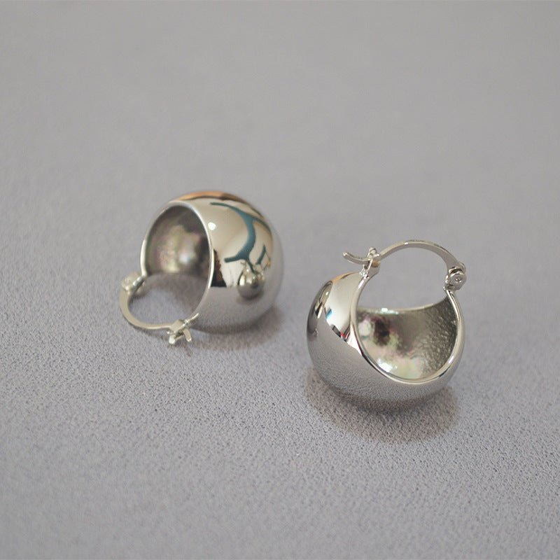 Classic Gold Earring with Timeless Appeal