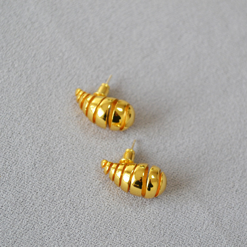 Charming Gold Earring for Any Occasion