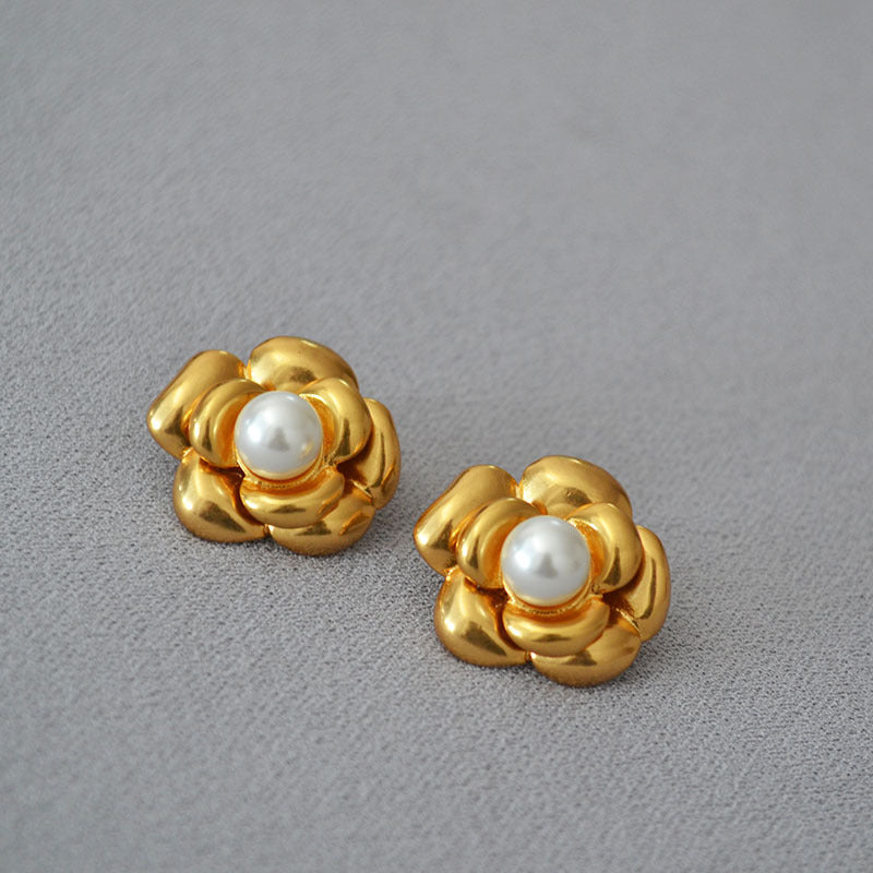 Elegant Gold Earring for Every Occasion