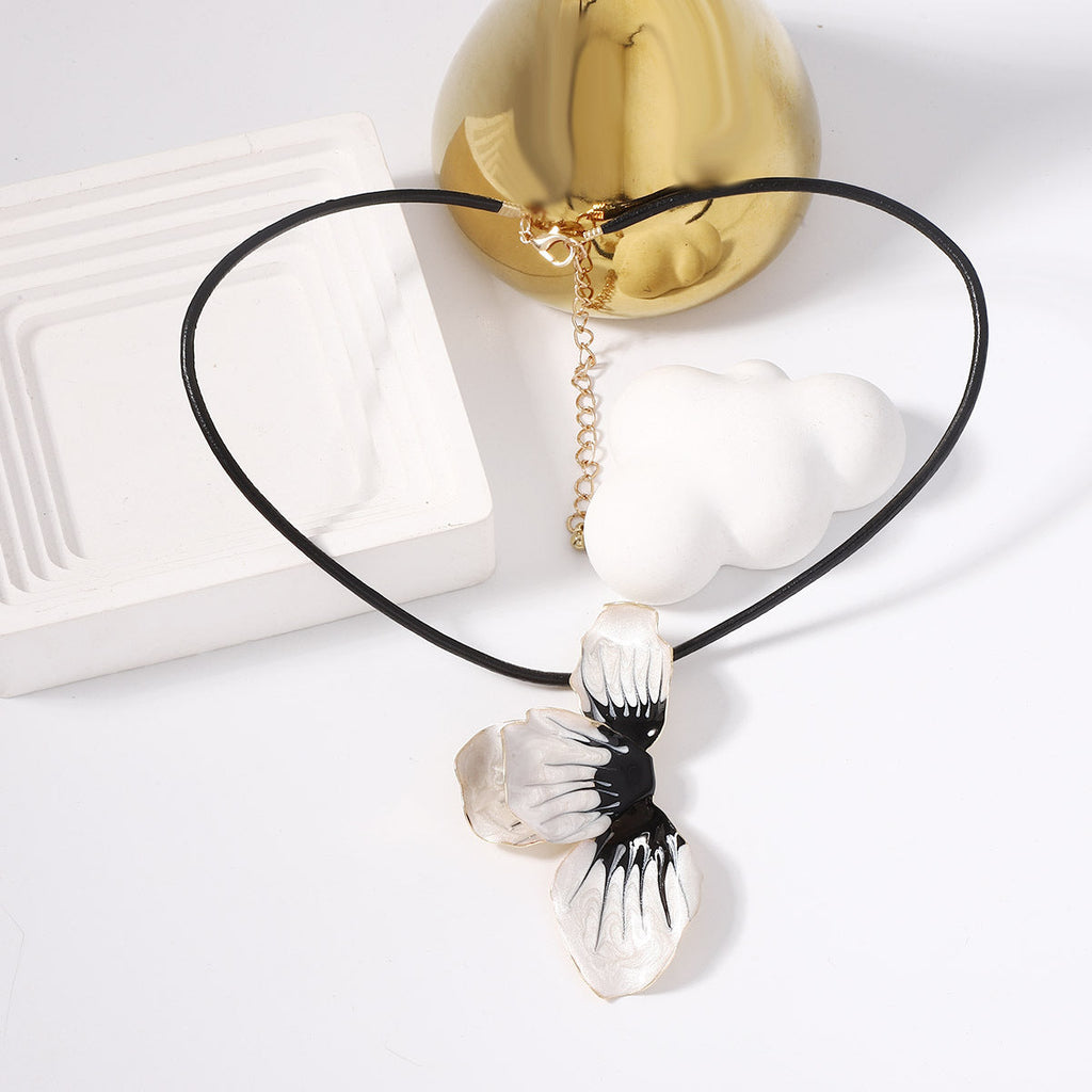 Classic Pendant with Timeless Appeal