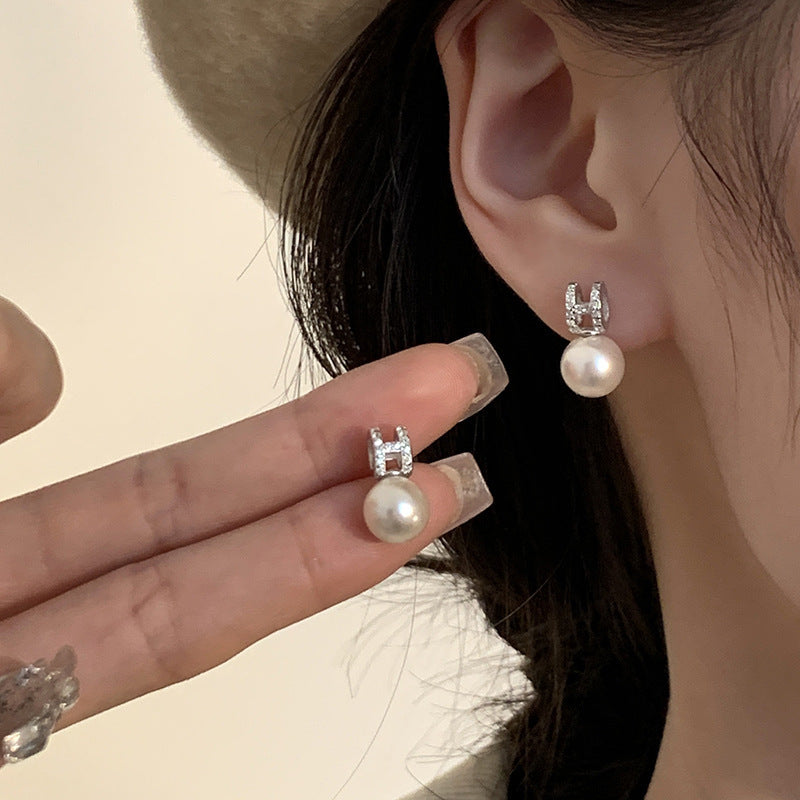 Classic Pearl Earring with Timeless Appeal