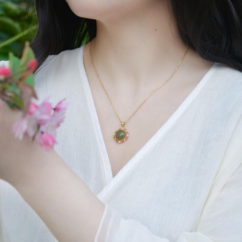 Stunning Gold Necklace for Daily Wear