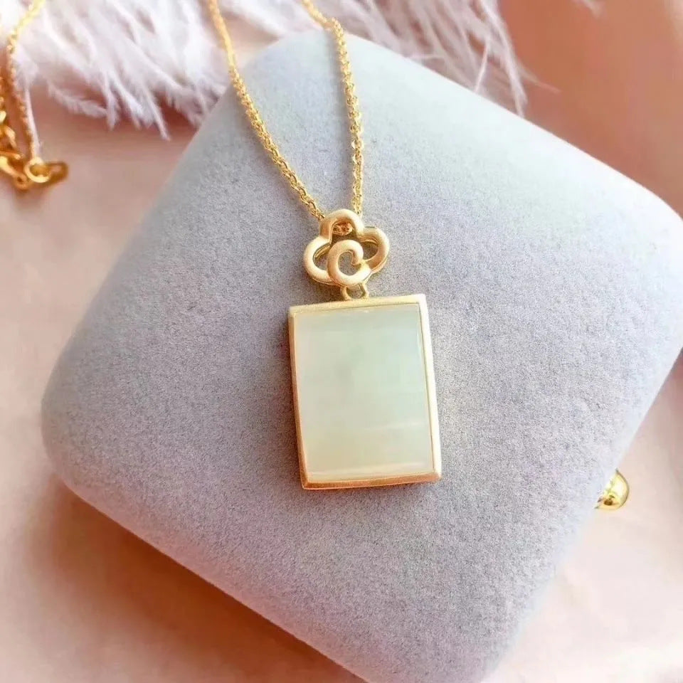Classic Silver Necklace with Timeless Appeal