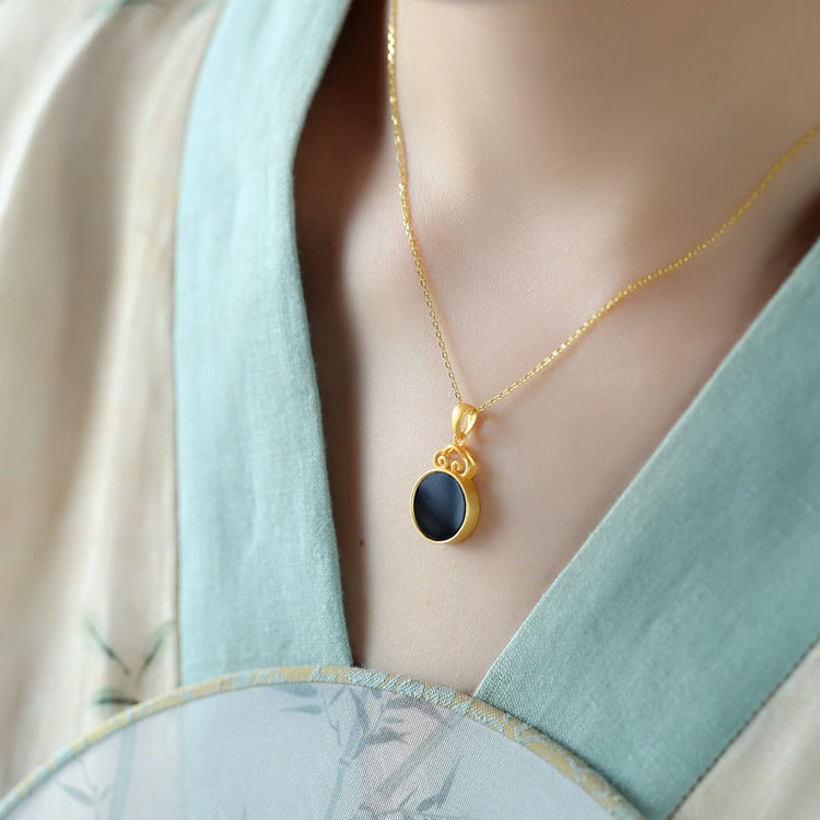 Classic Gold Necklace with Timeless Appeal