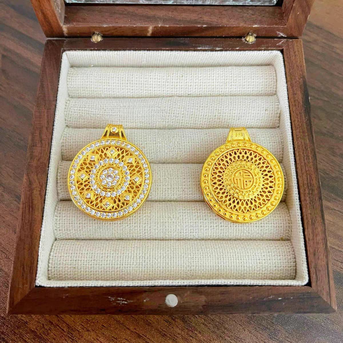 Charming Piece for Any Occasion