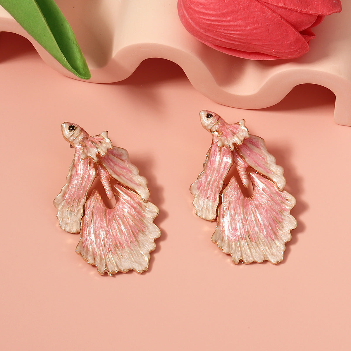 Classic Gold Earring with Timeless Appeal