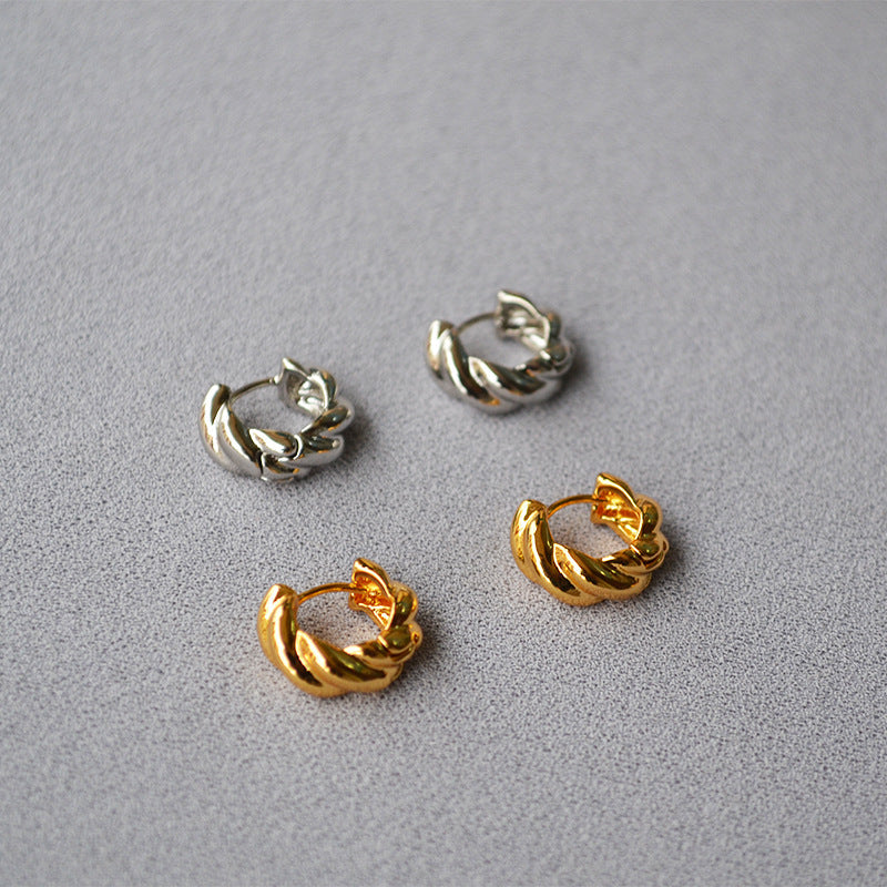 Romantic Gold Earring for Special Moments