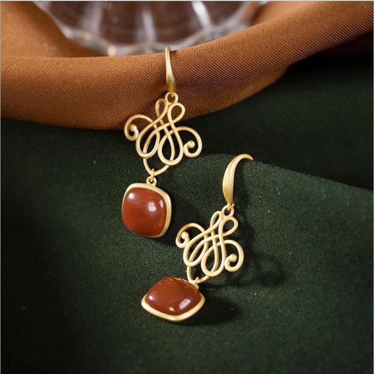 Charming Gold Earring for Any Occasion