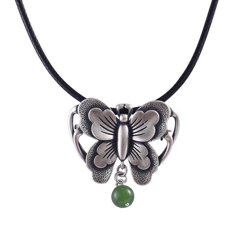 Classic Silver Pendant with Timeless Appeal