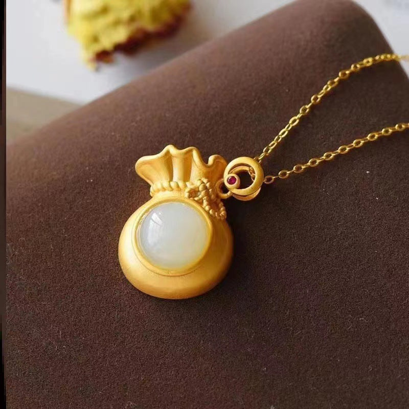 Classic Silver Necklace with Timeless Appeal