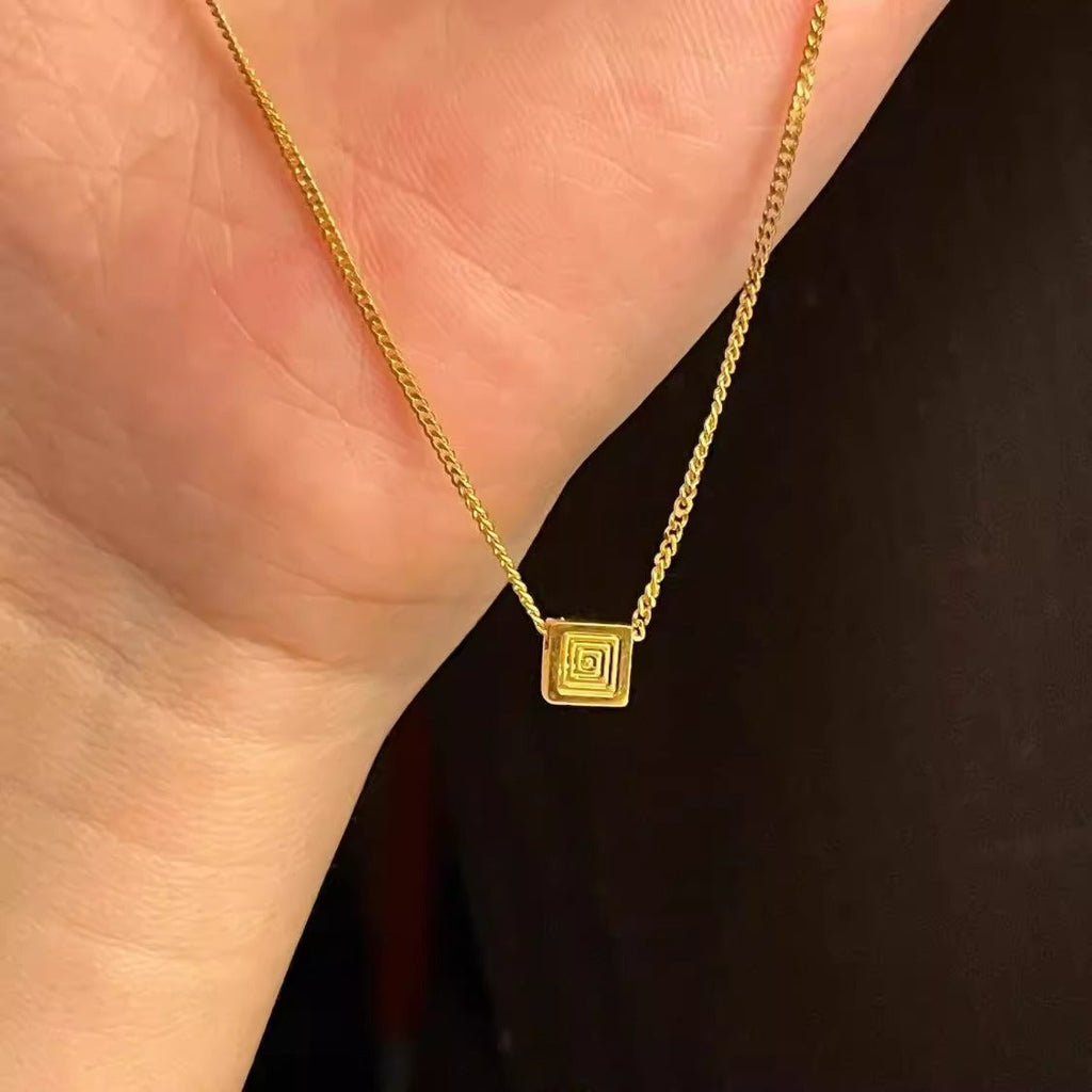 Romantic Gold Necklace for Special Moments