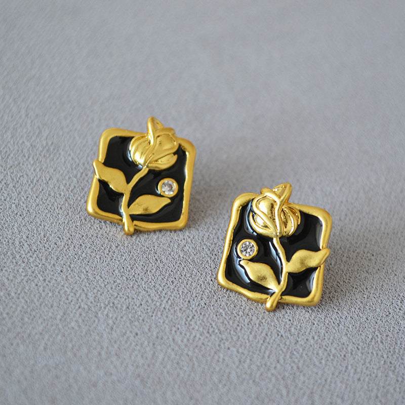 Elegant Gold Earring for Every Occasion