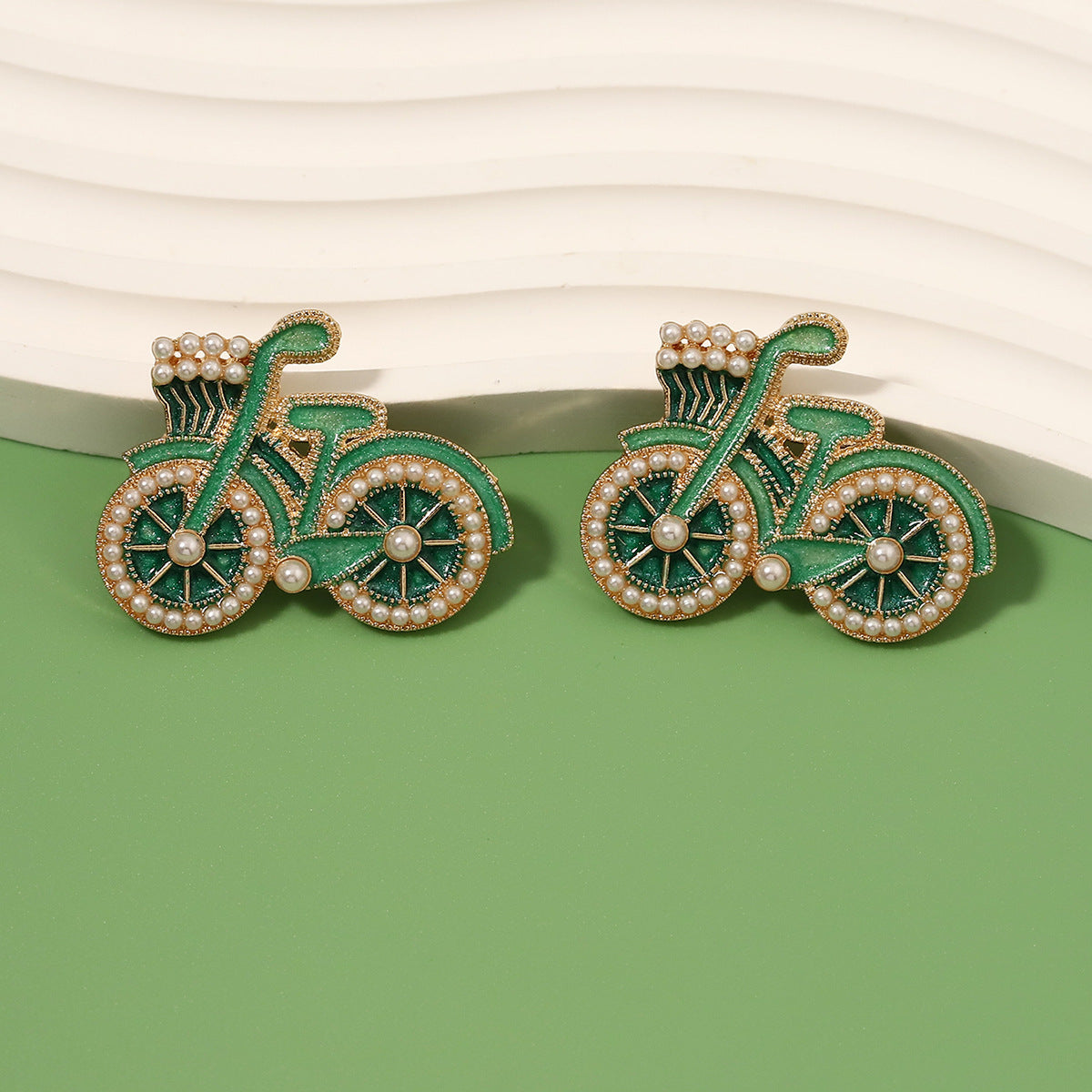 Classic Pearl Earring with Timeless Appeal