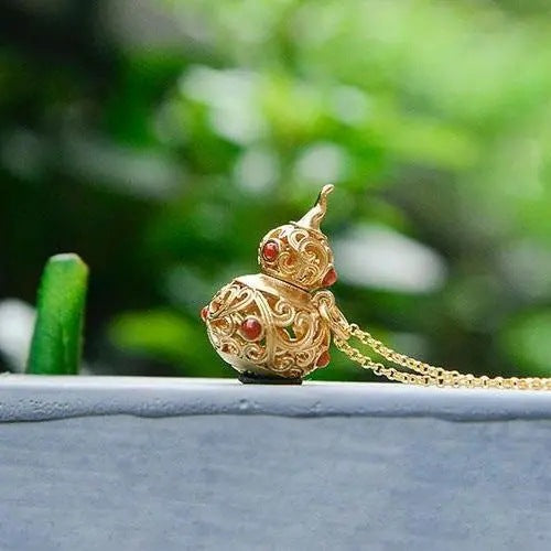 Stunning Gold Necklace for Daily Wear